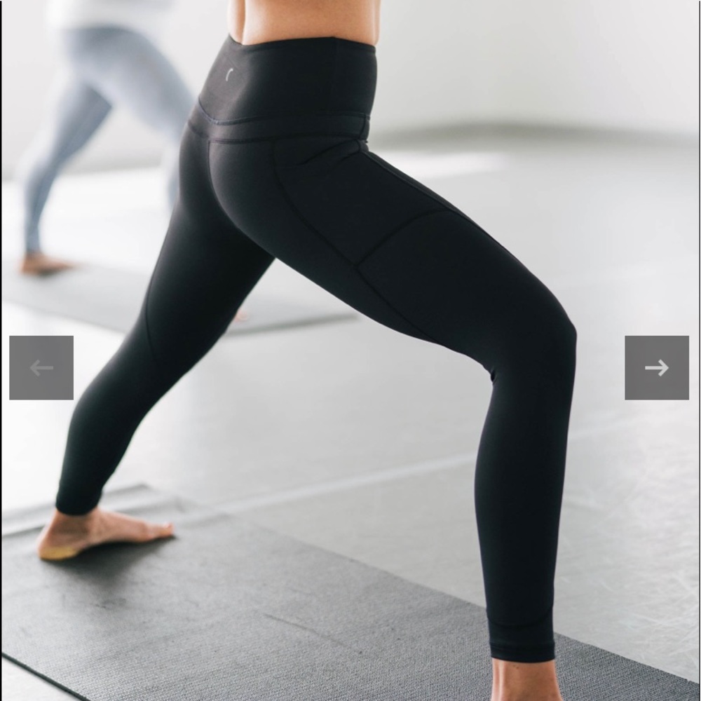 ZYIA Pocket Light n Tight Hi-Rise 24”. (XL) Black